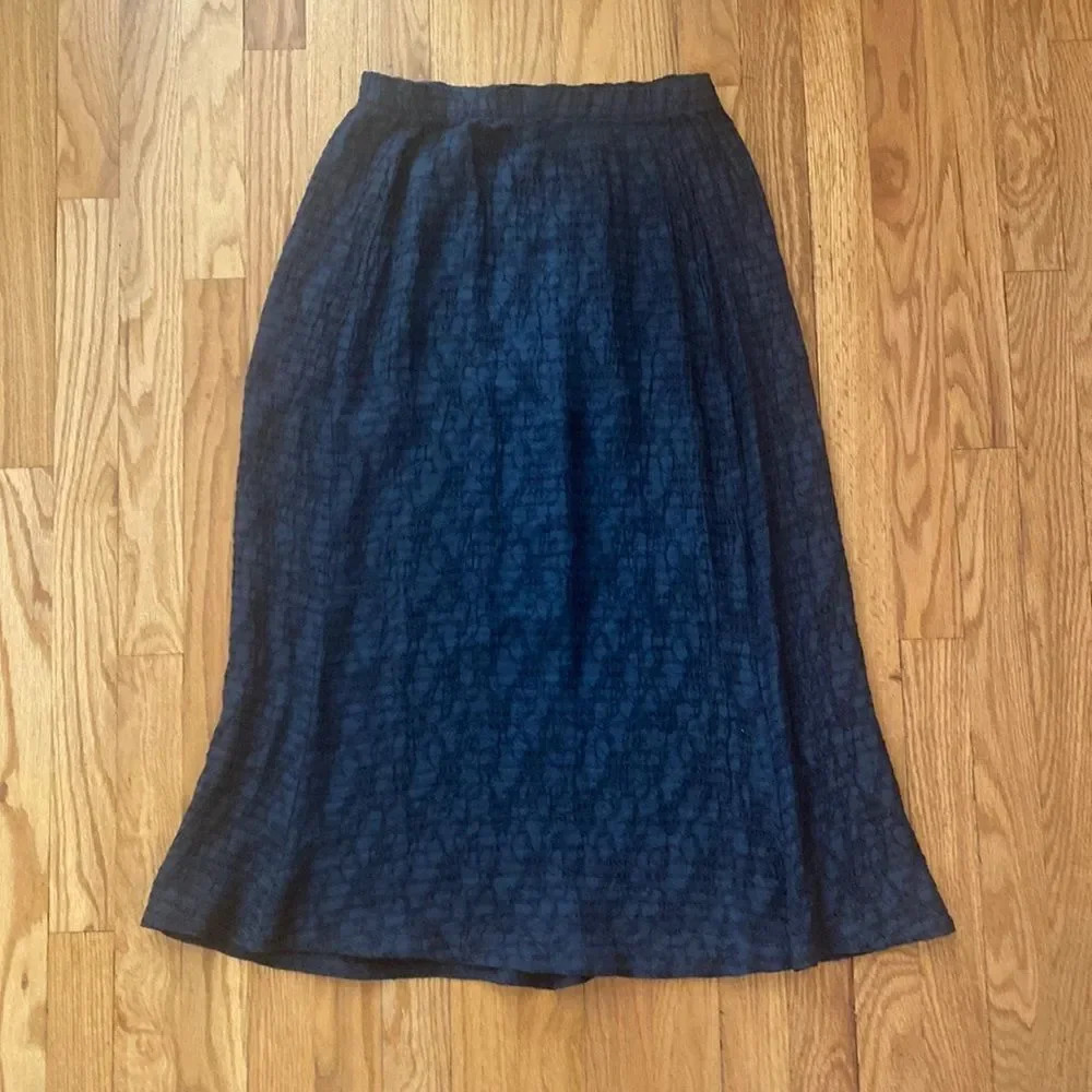 CP Shades M rayon textured black skirt great pre owned condition elastic waist